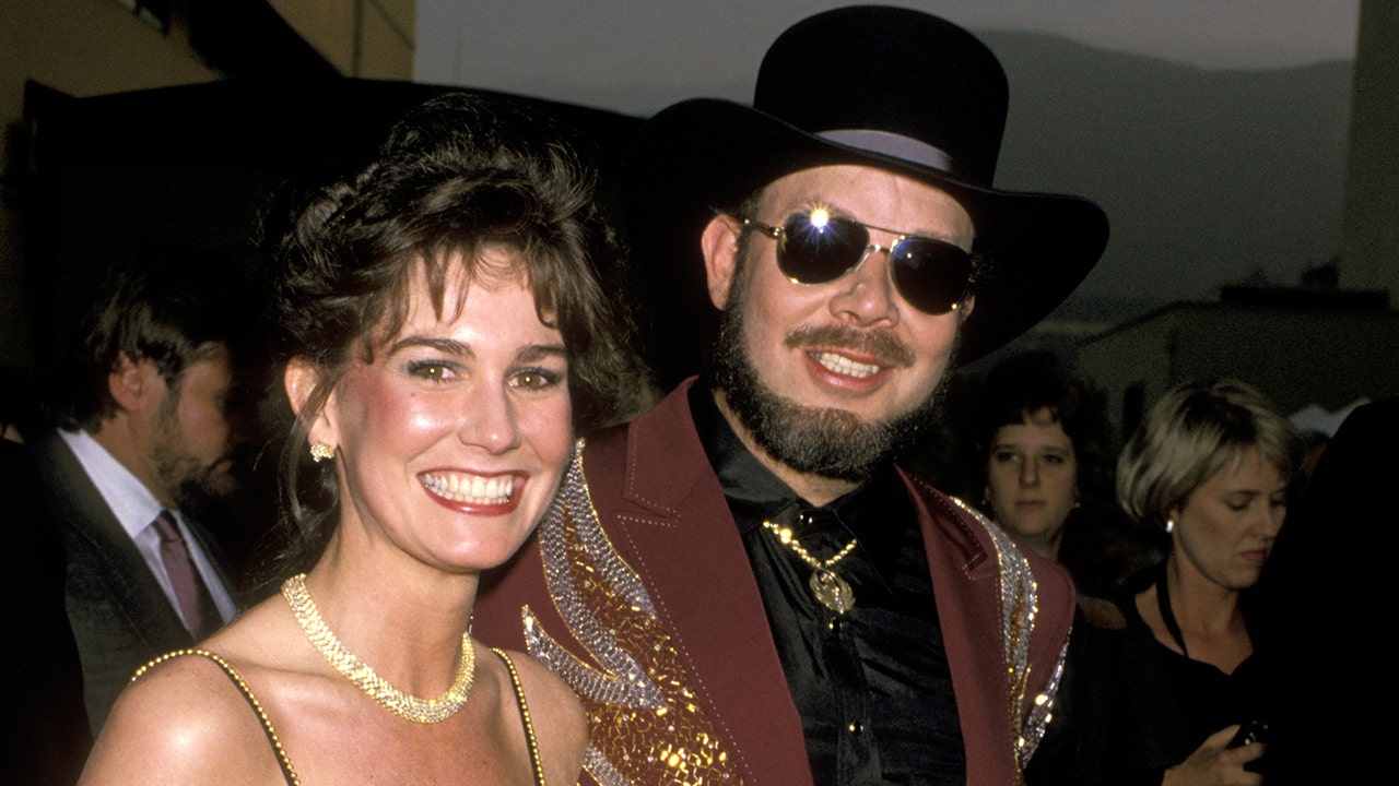 Hank Williams Jr.'s wife Mary Jane Thomas' cause of death was revealed. (Ron Galella)