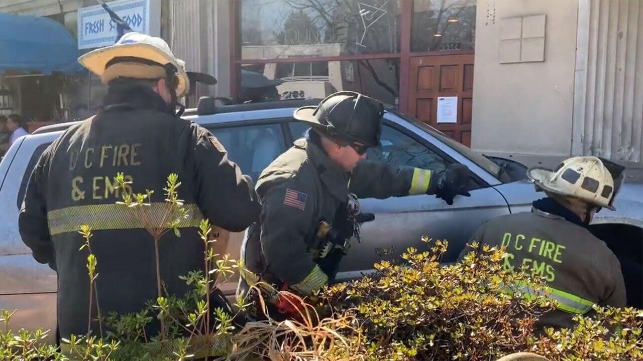 DC restaurant crash: 10 injured after car plows into outdoor seating area