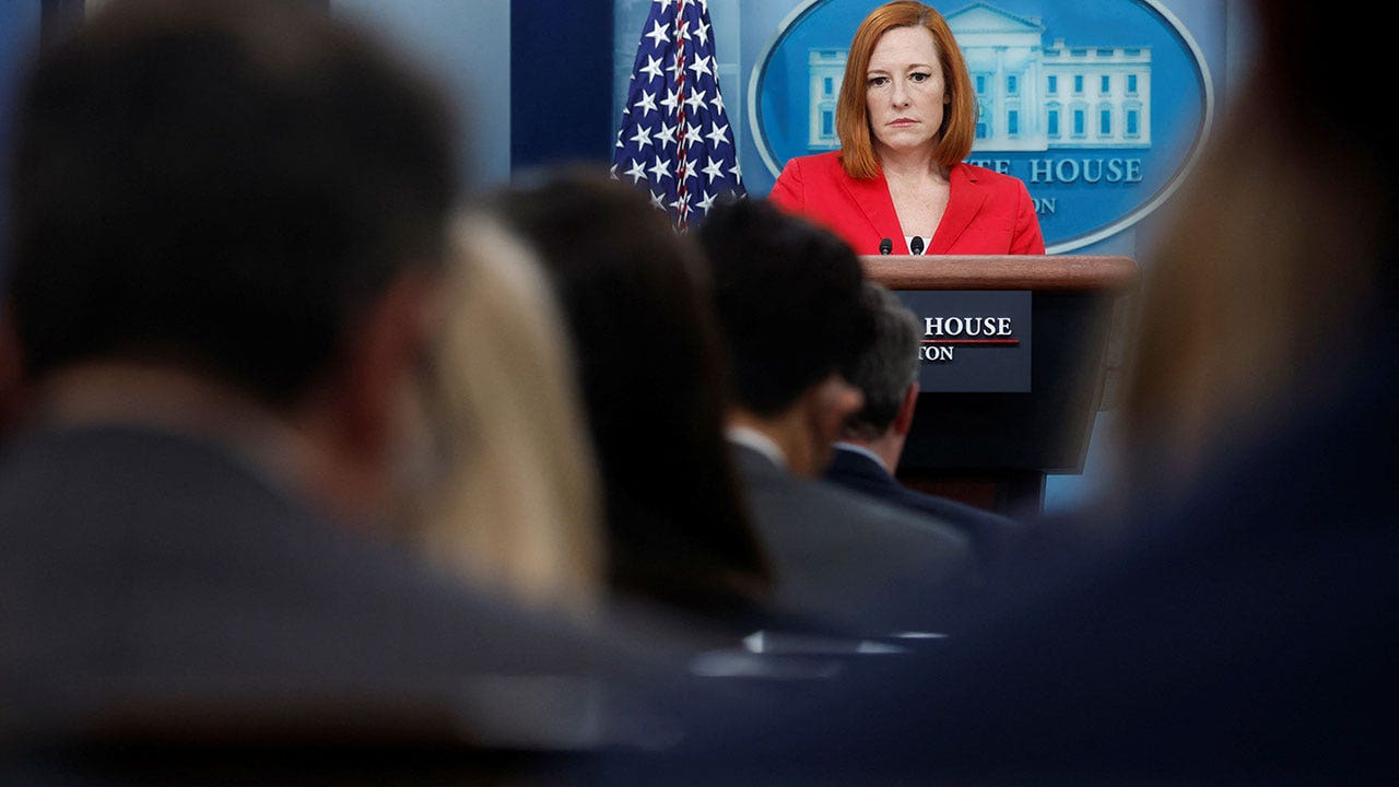 Reporters call out Associated Press reporter for ending White House press briefing early