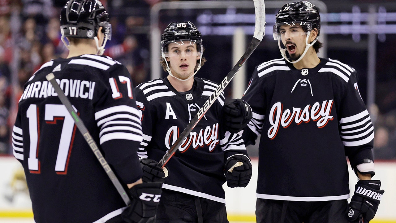 Jack Hughes scores second goal of game in OT as Devils beat Islanders 5-4, National