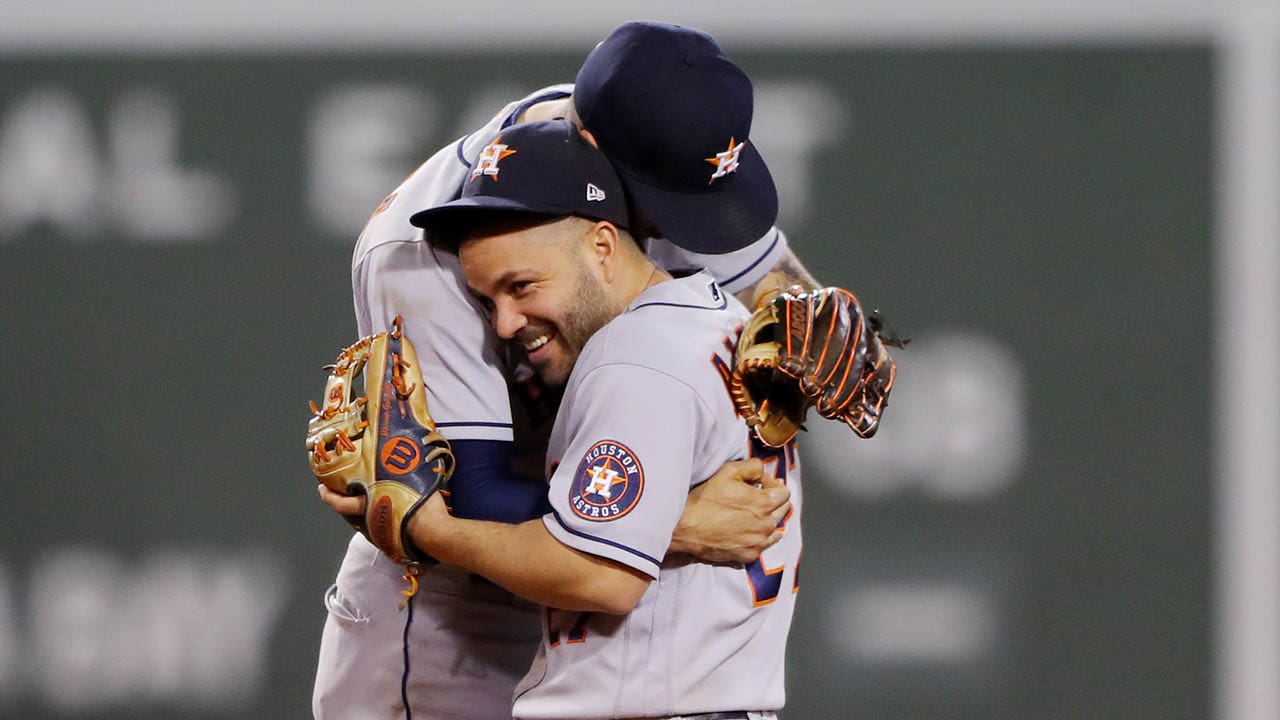Carlos Correa calls booing of Jose Altuve 'tired' before ALDS