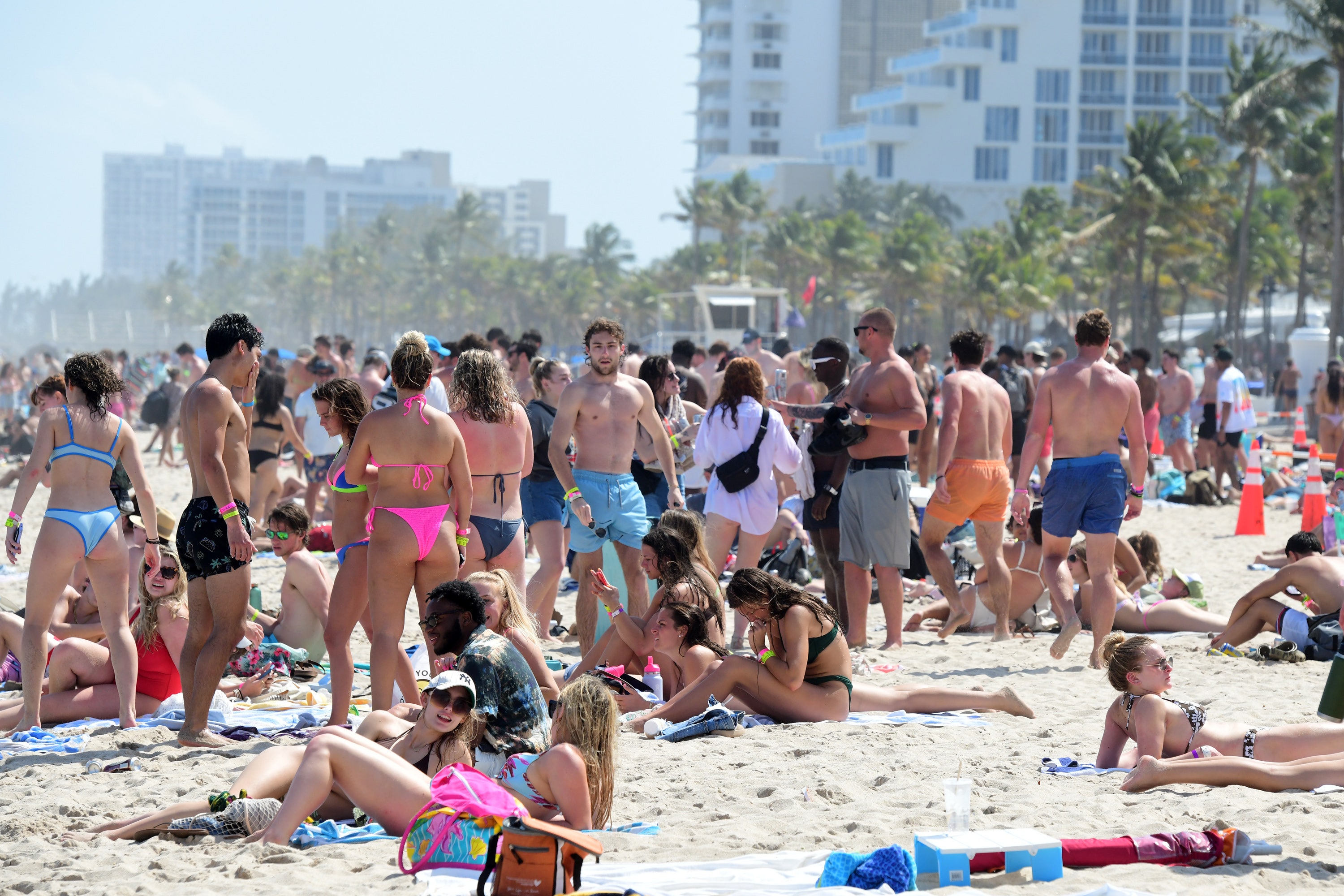 Spring breakers let loose amid nationwide crime spike, curfew enacted in one popular destination