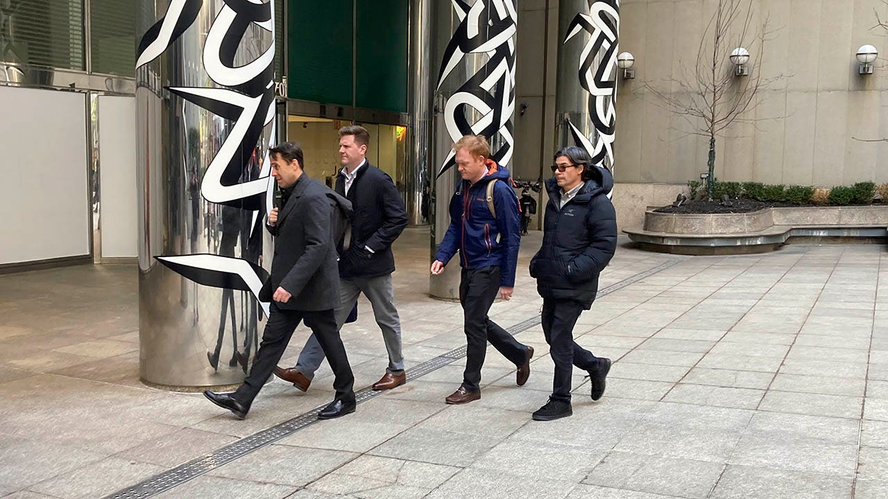 MLB, union bargain for 16 1/2 hours, recess until morning