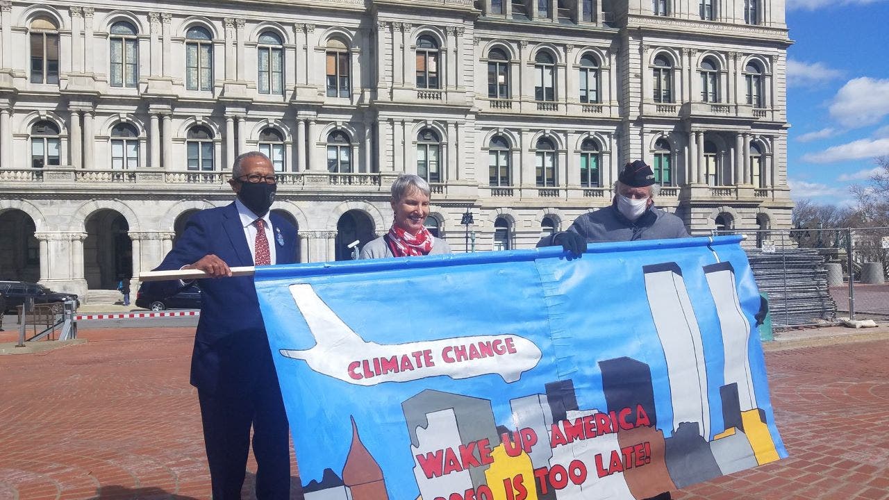 New York Democrats blasted for posing with sign comparing 9/11 to climate change