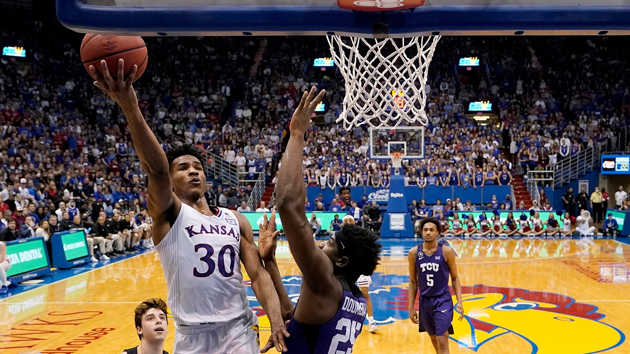No. 6 Kansas slips past TCU to remain tied atop Big 12