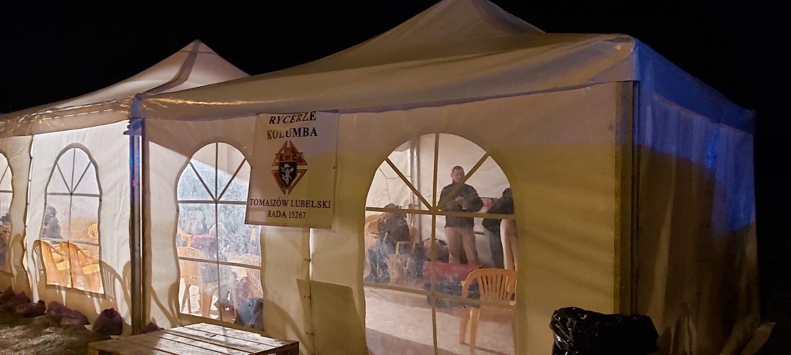 US, Polish Knights of Columbus rescuing, feeding Ukrainian refugees inside war zone