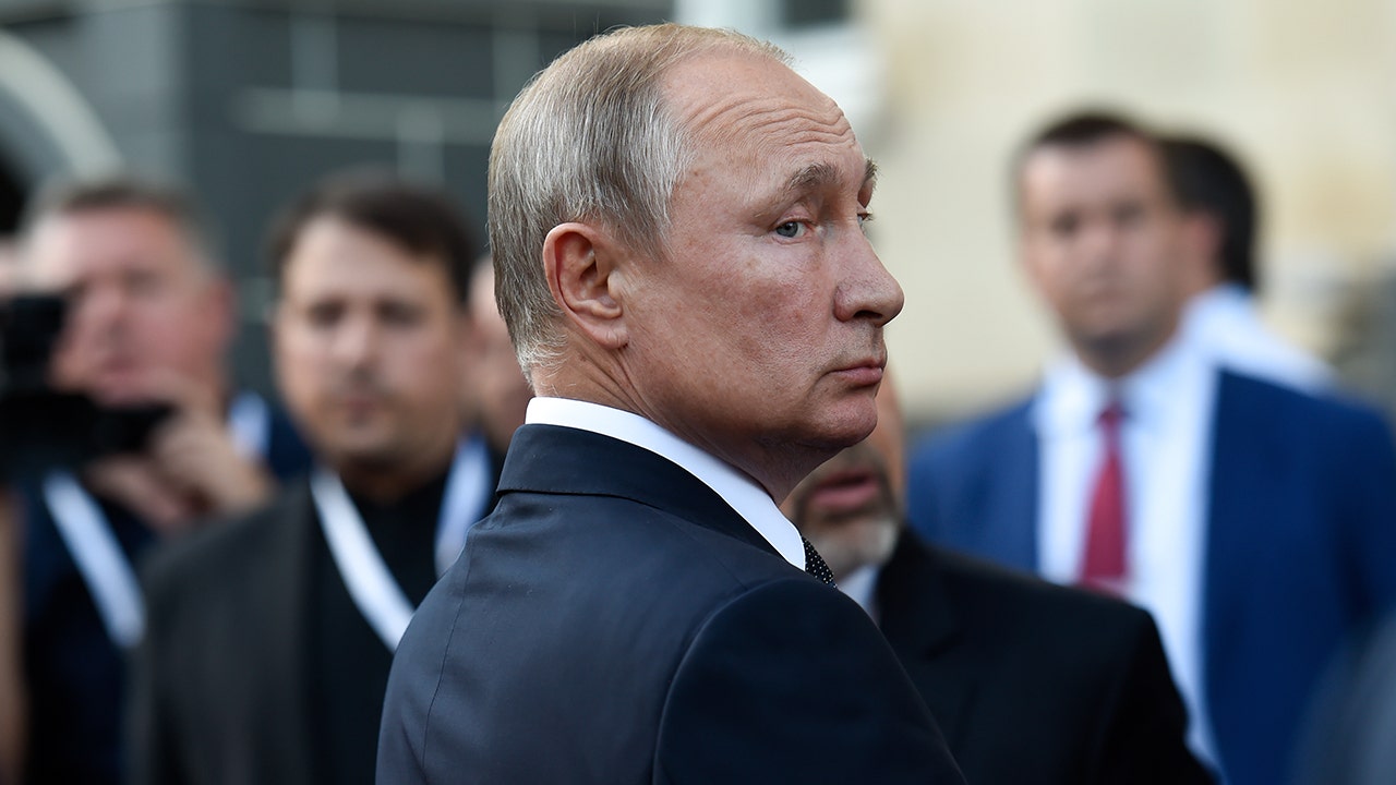 Putin carries poop case when he travels outside Moscow to hide possible health problems: Report