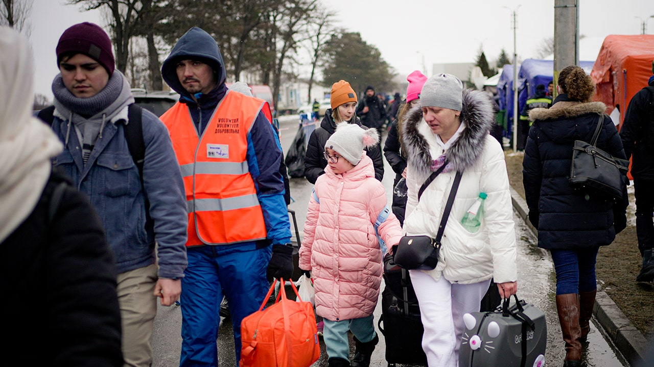 Number of Ukrainian refugees could soon hit 1 million: 'rising exponentially'