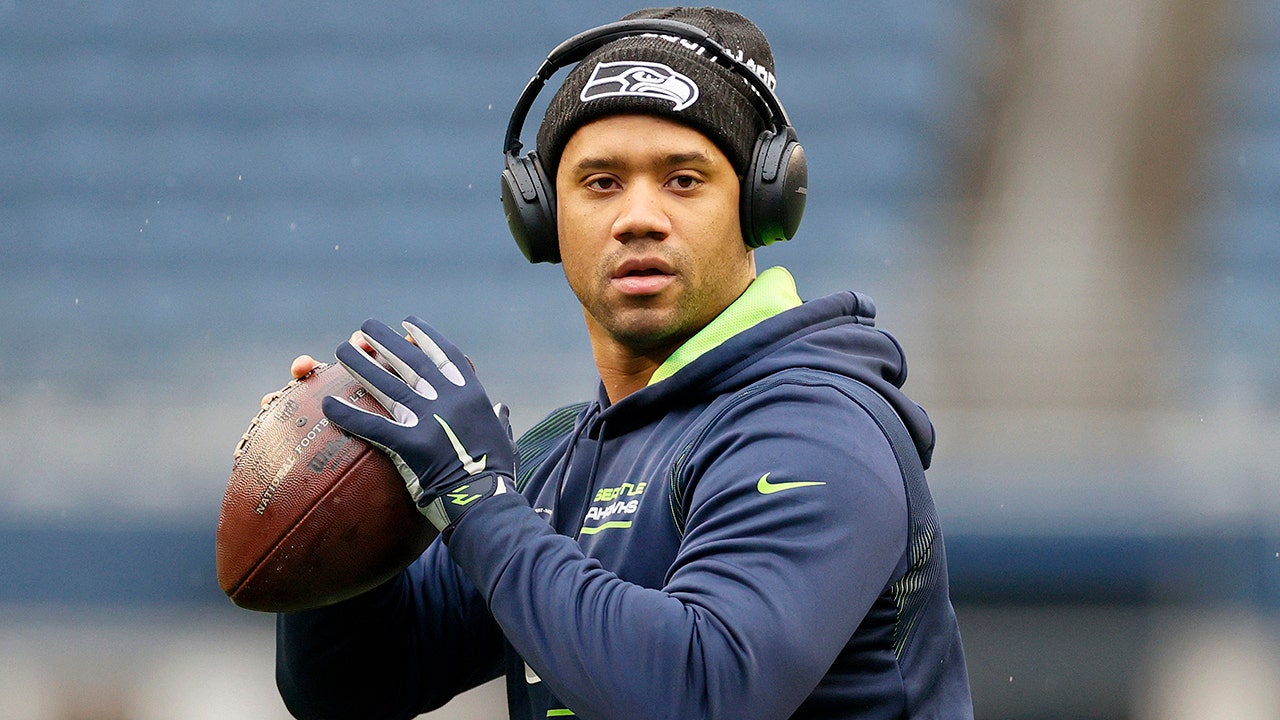 Ex-Seahawks QB Russell Wilson reacts to Pete Carroll decision
