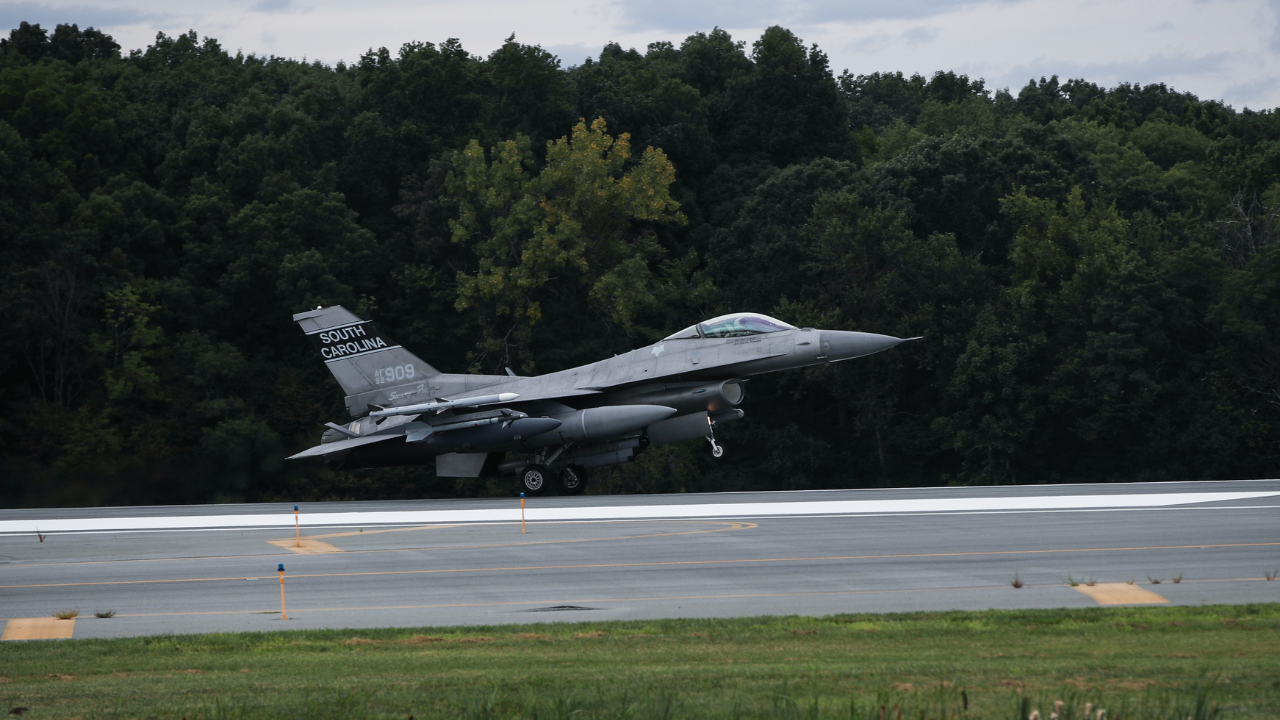 Texas Air National Guard F-16 fighter jet crashes near Louisiana U.S. Army base: Report