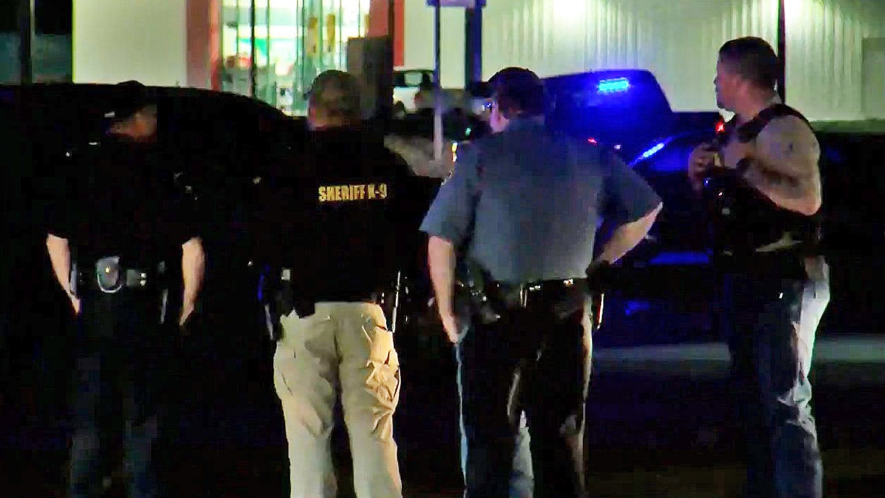 Arkansas ‘Hood-Nic’ car-show shooting leaves at least 1 dead 20 wounded: reports – Fox News