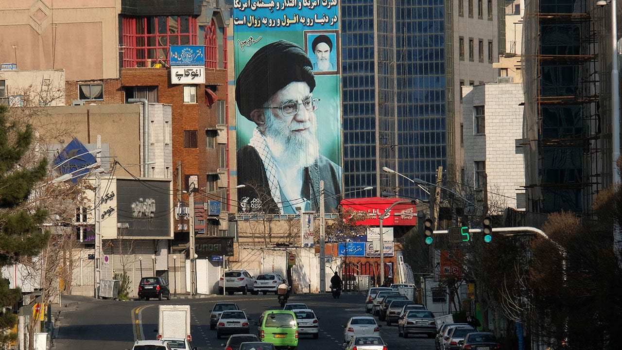 Irán mural líder supremo