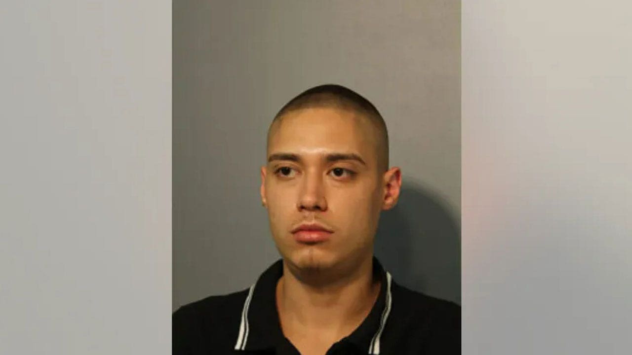 'Violent' Chicago man out on bond for multiple felonies allegedly fires gun in restaurant