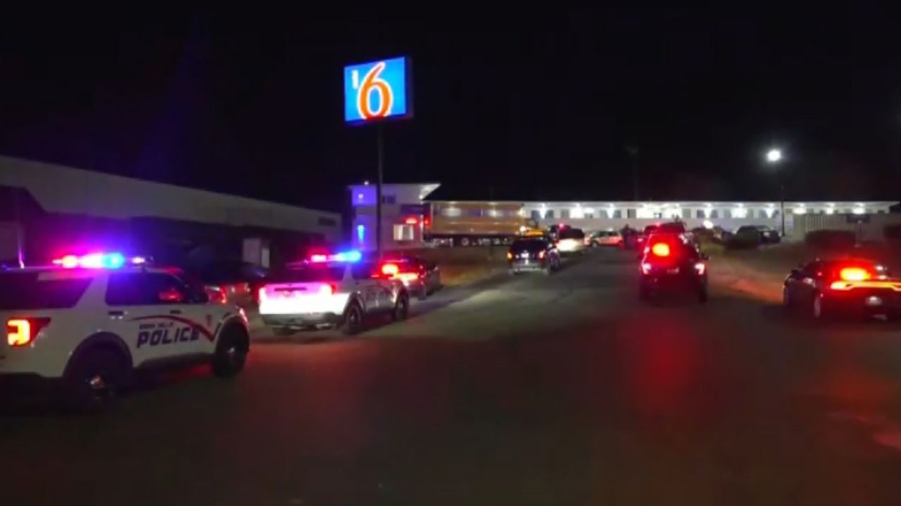 Missouri police officer killed, another wounded in motel shootout