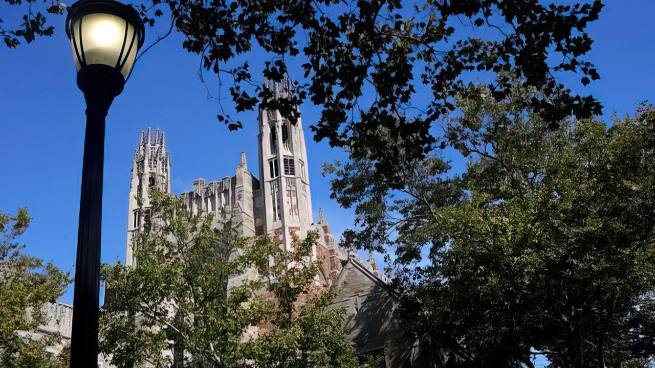 Liberal Yale Law students derail bipartisan 'free speech' event in chaotic protest; police called to scene