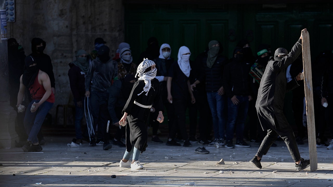 Clashes erupt at Jerusalem holy site, 152 Palestinians hurt: report
