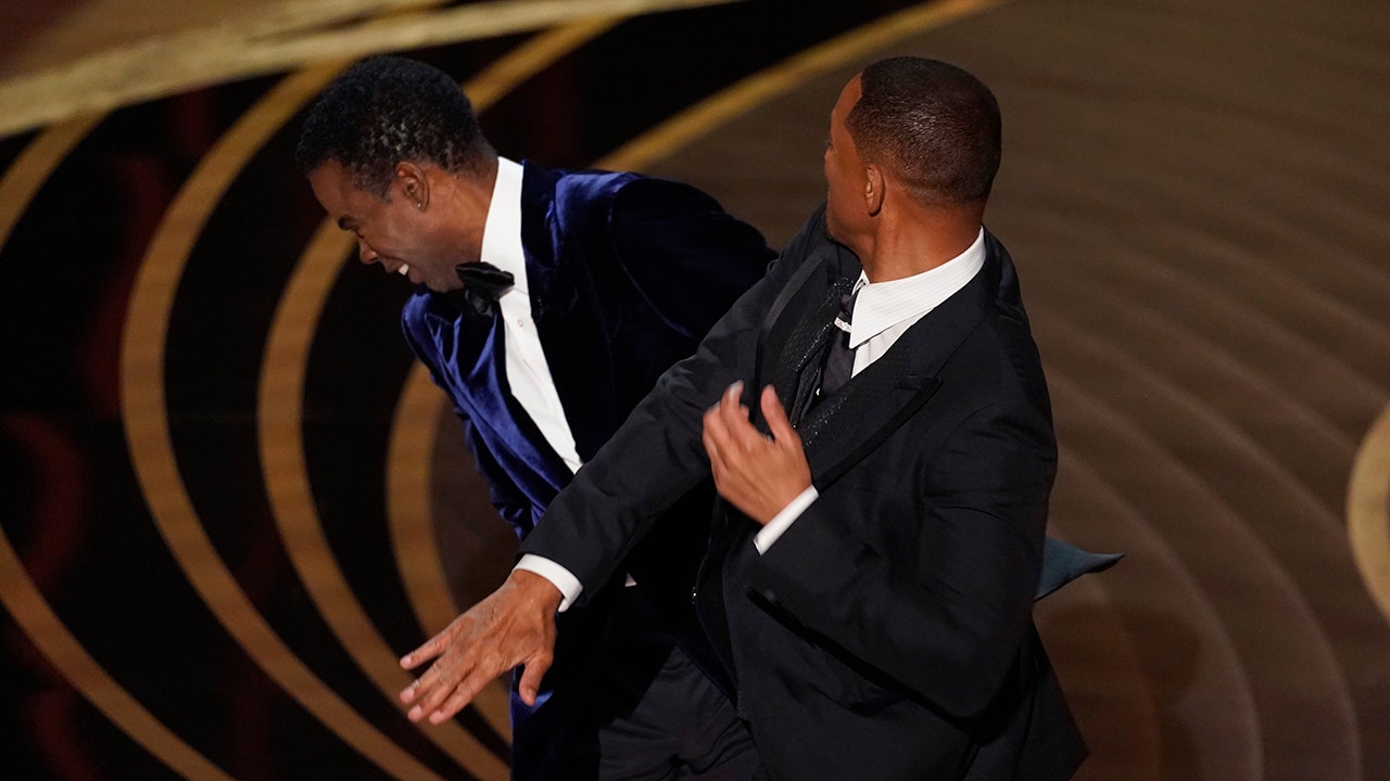 'Saturday Night Live' addresses Will Smith Oscars slap