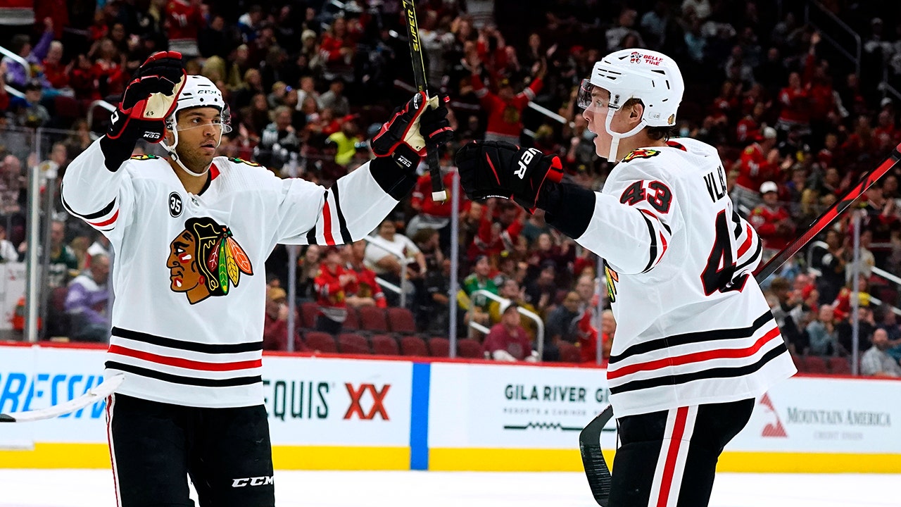 DeBrincat scores in OT, Blackhawks win 2-1 in King's debut