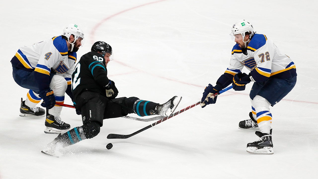 Robert Thomas extends points streak to lead Blues past Sharks 3-1