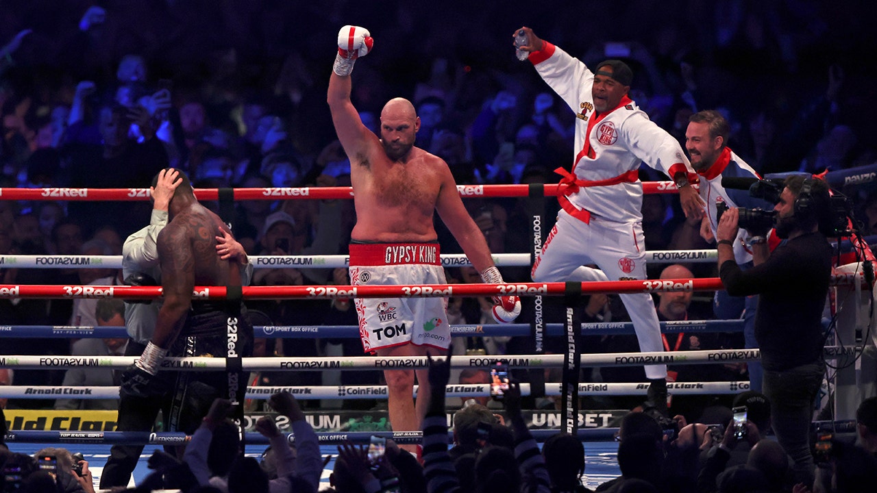 Tyson Fury retains heavyweight belt with TKO