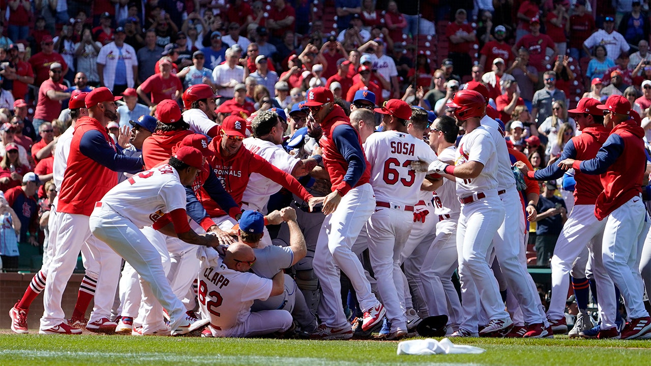 Pete Alonso tackled by coach during wild brawl at Mets-Cardinals