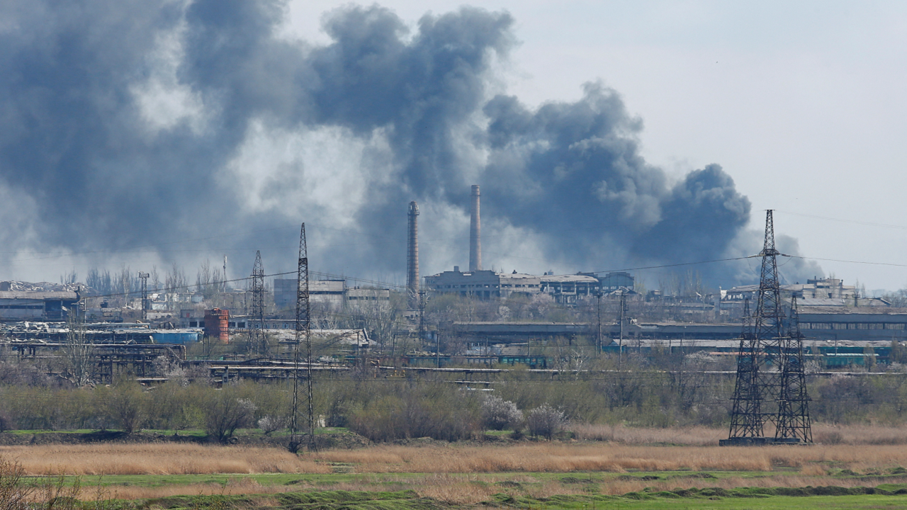 Ukrainian soldier pleads with pope, world leaders to help evacuate 600 people stuck in Mariupol standoff