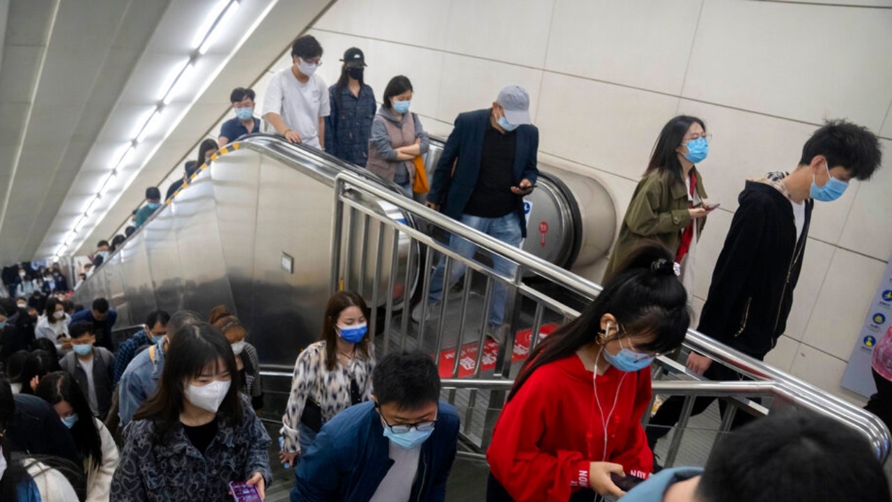 Panic buying in Beijing stores amid COVID lockdown fears