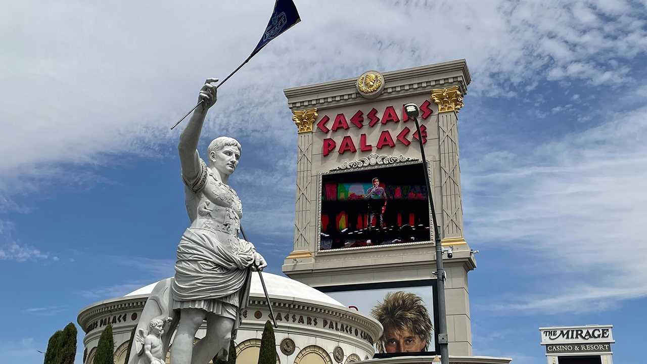 Las Vegas SWAT team responding to man barricaded inside casino hotel room with woman