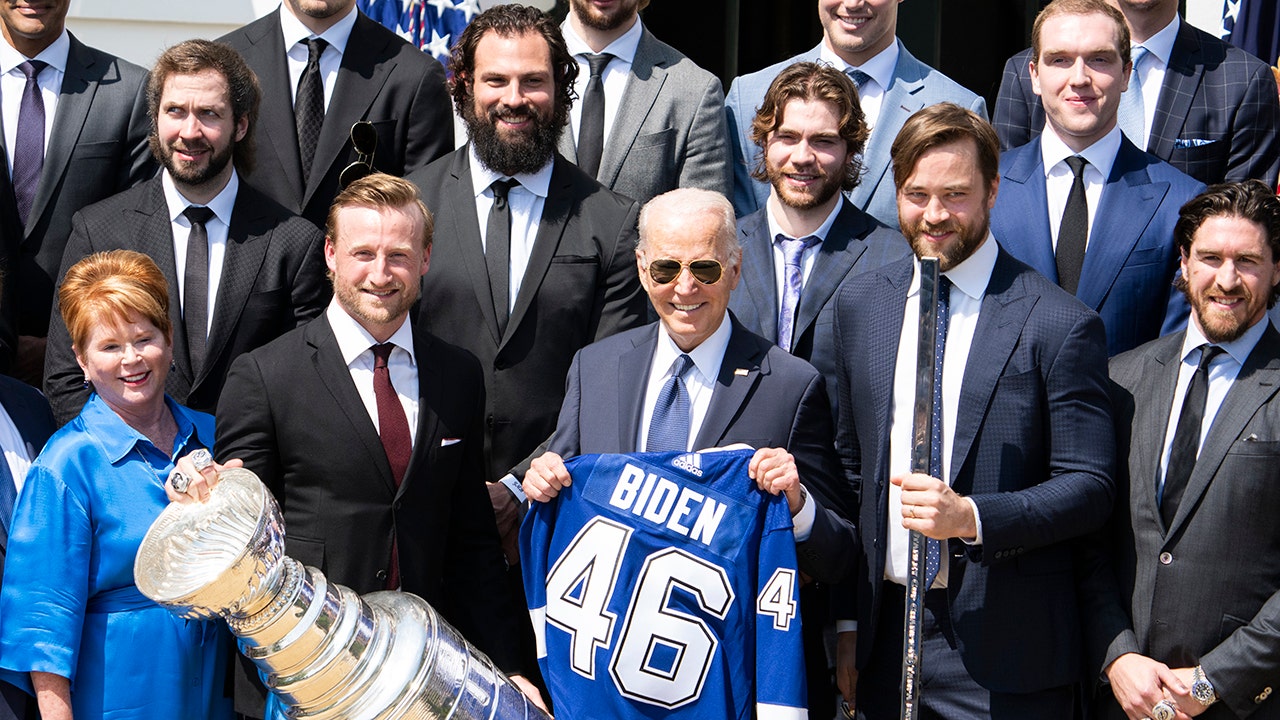 Lightning player laughs as Biden mistakenly calls NHL commissioner Gary ' Batman' during White House visit | Fox News