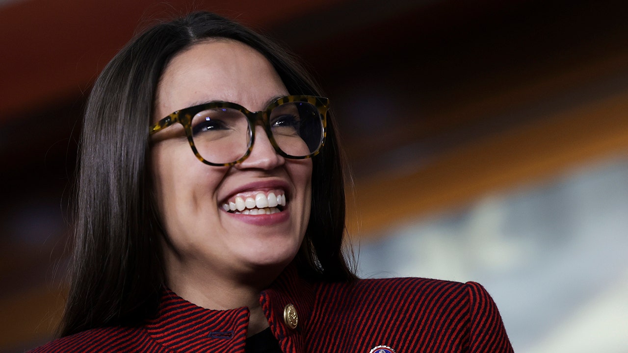 Brooklyn shooting: AOC, other New York Democrats slammed 2019 proposal to put more MTA cops in NYC subways