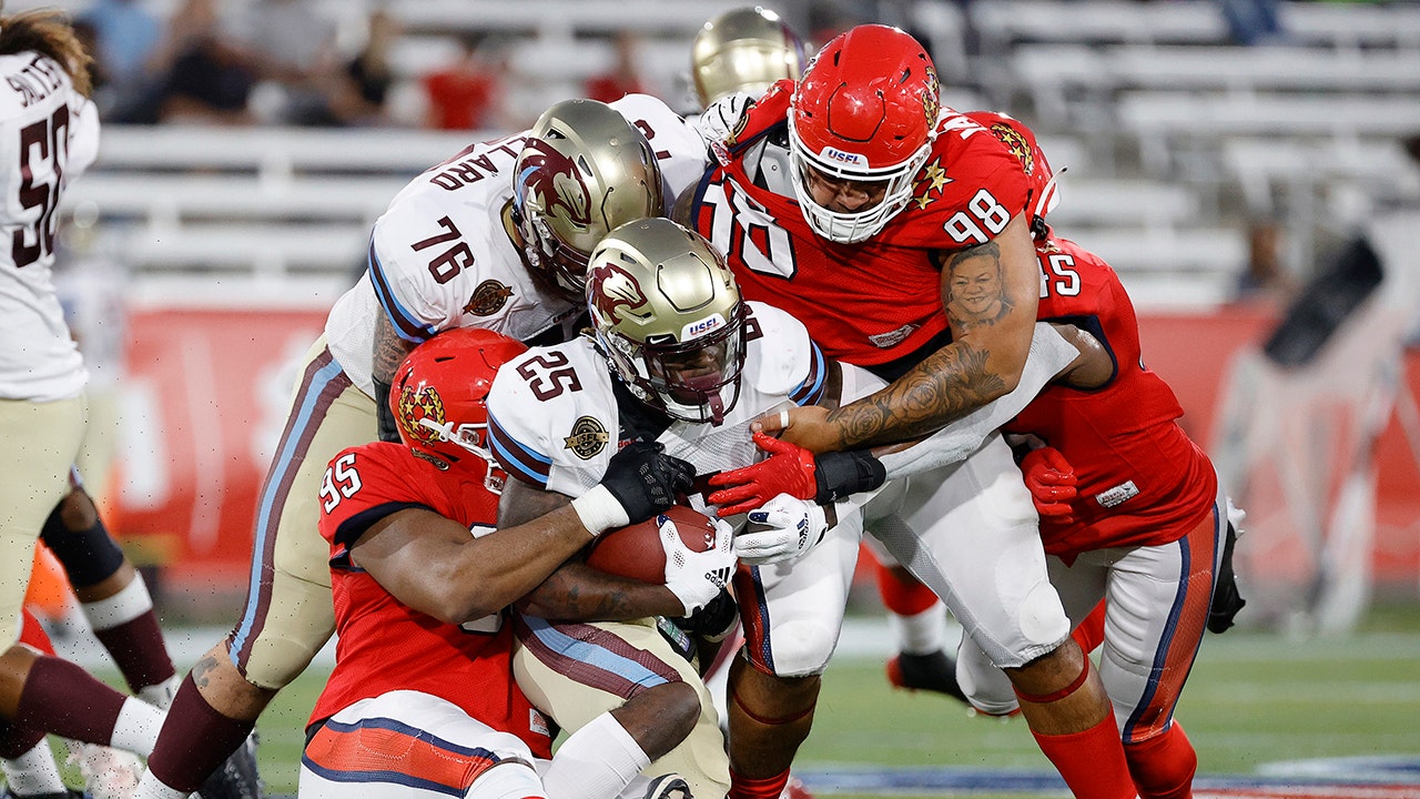 BIRMINGHAM, AL - APRIL 22: New Jersey Generals quarterback De