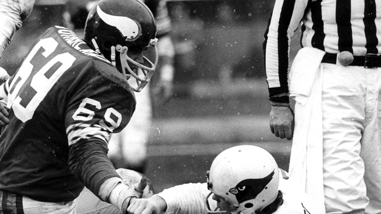 Alan Page, Carl Eller liken Vikings' defense to Purple People Eaters