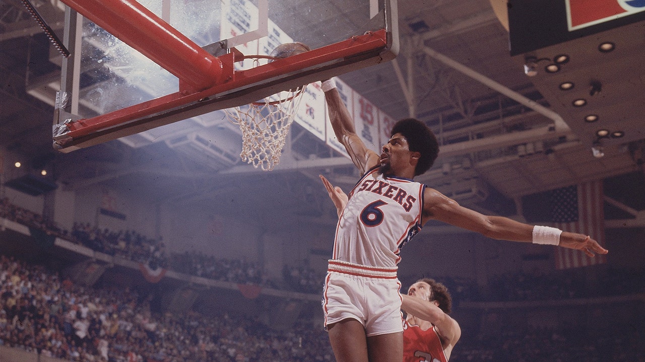 Drj. Julius Erving. Джулиус Ирвинг баскетболист. Julius Erving Dunk 1976. Julius Erving Dunk 1 место по данкам.