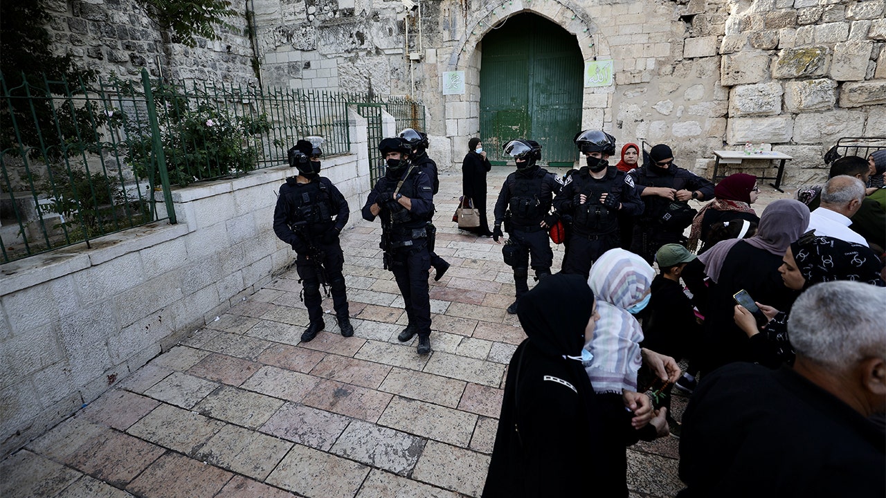 Israeli police, Palestinians clash at Jerusalem holy site on last Friday of Ramadan