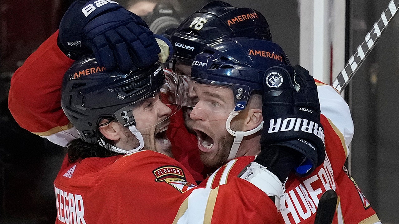 Jonathan Huberdeau, Panthers rally from 4 down, beat Maple Leafs in OT