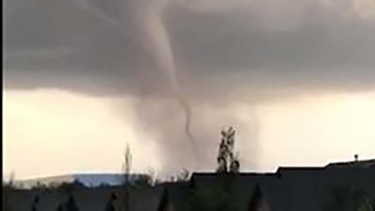 Suspected tornado damages Kansas communities, injures residents