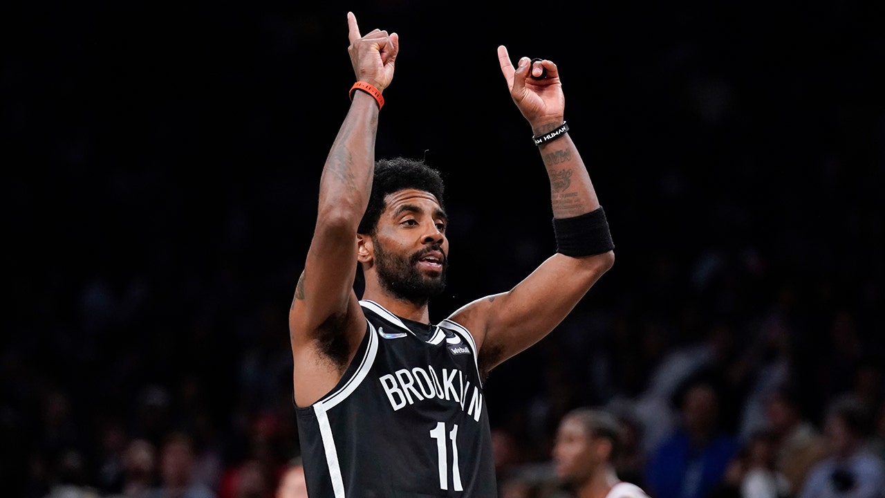 Kyrie Irving decides to opt into final yr of Nets agreement: report