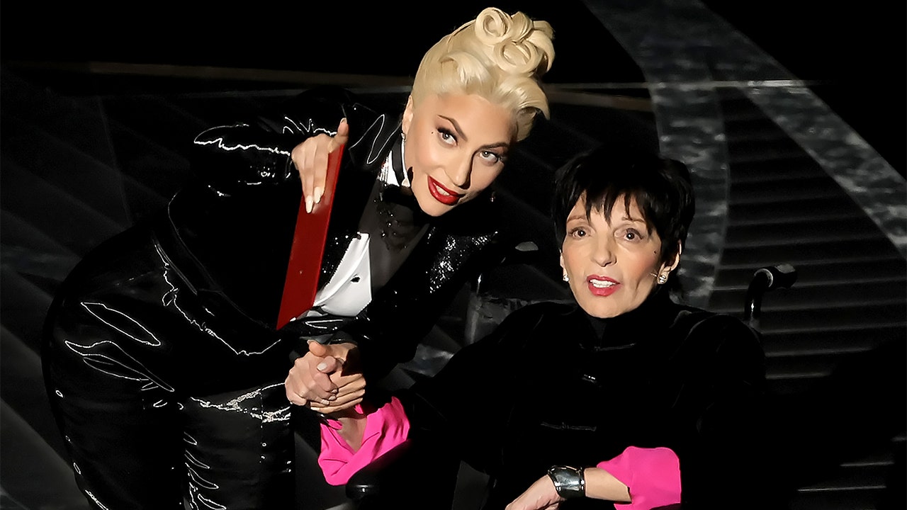 Etiquette expert says we've overlooked Lady Gaga's great kindness toward Liza Minnelli