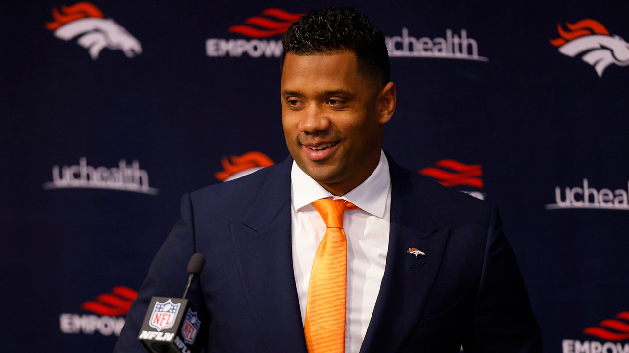 Broncos' Russell Wilson gets earful from teammate, criticism on social  media as team falters vs Panthers