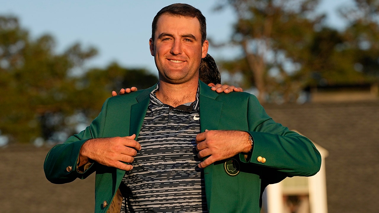 El ganador del Masters, Scottie Scheffler, espera que los golfistas acumulen tensión para la cena de campeones mientras se presenta el menú