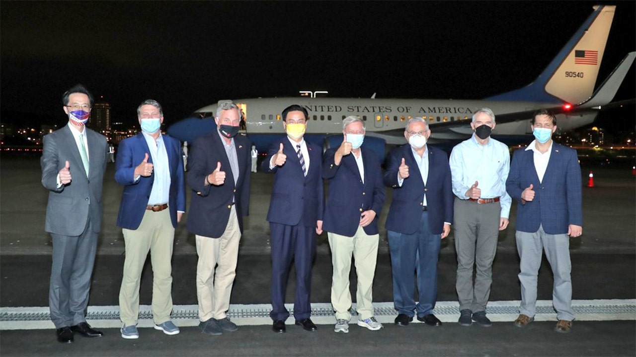 6 US lawmakers arrive in Taiwan for surprise visit, China issues warning