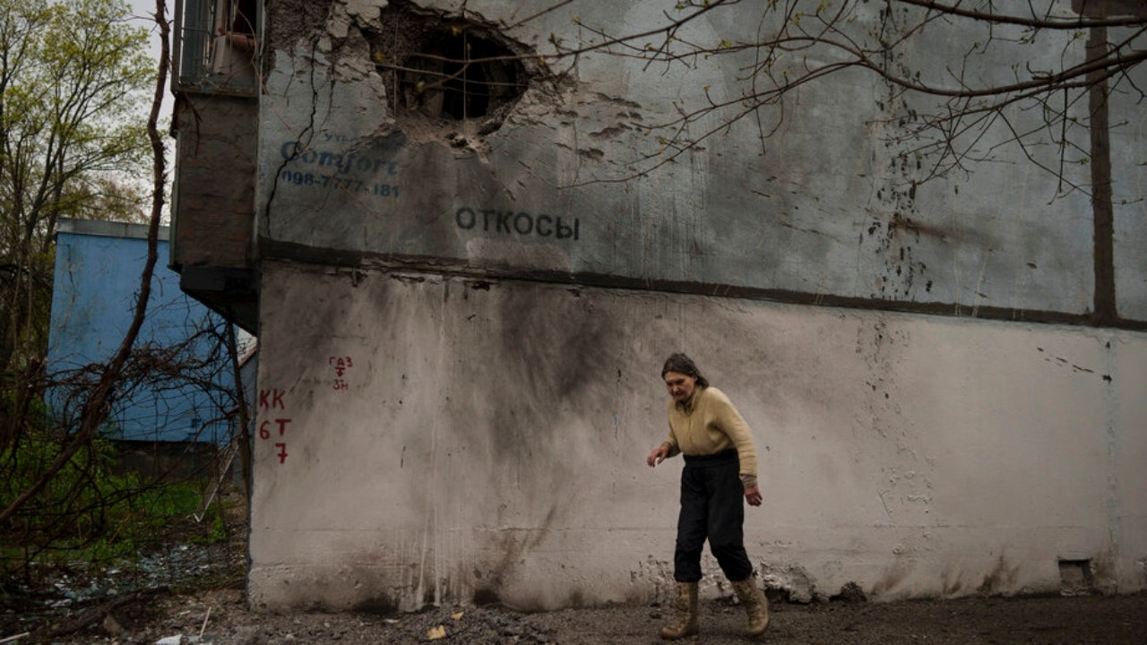 Russia continues to strike eastern Ukraine as officials call for evacuation of Mariupol