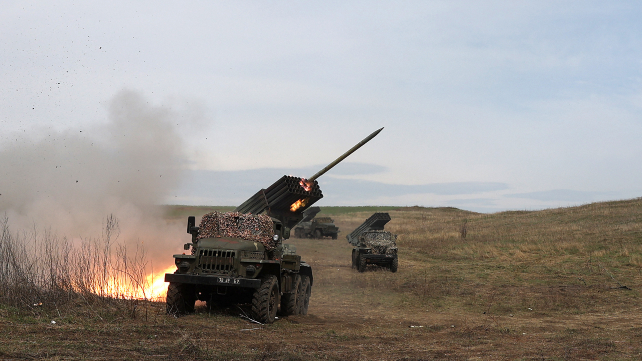 Toutes les forces terrestres russes sont entrées sur le flanc est de l’Ukraine (haut responsable américain de la défense)