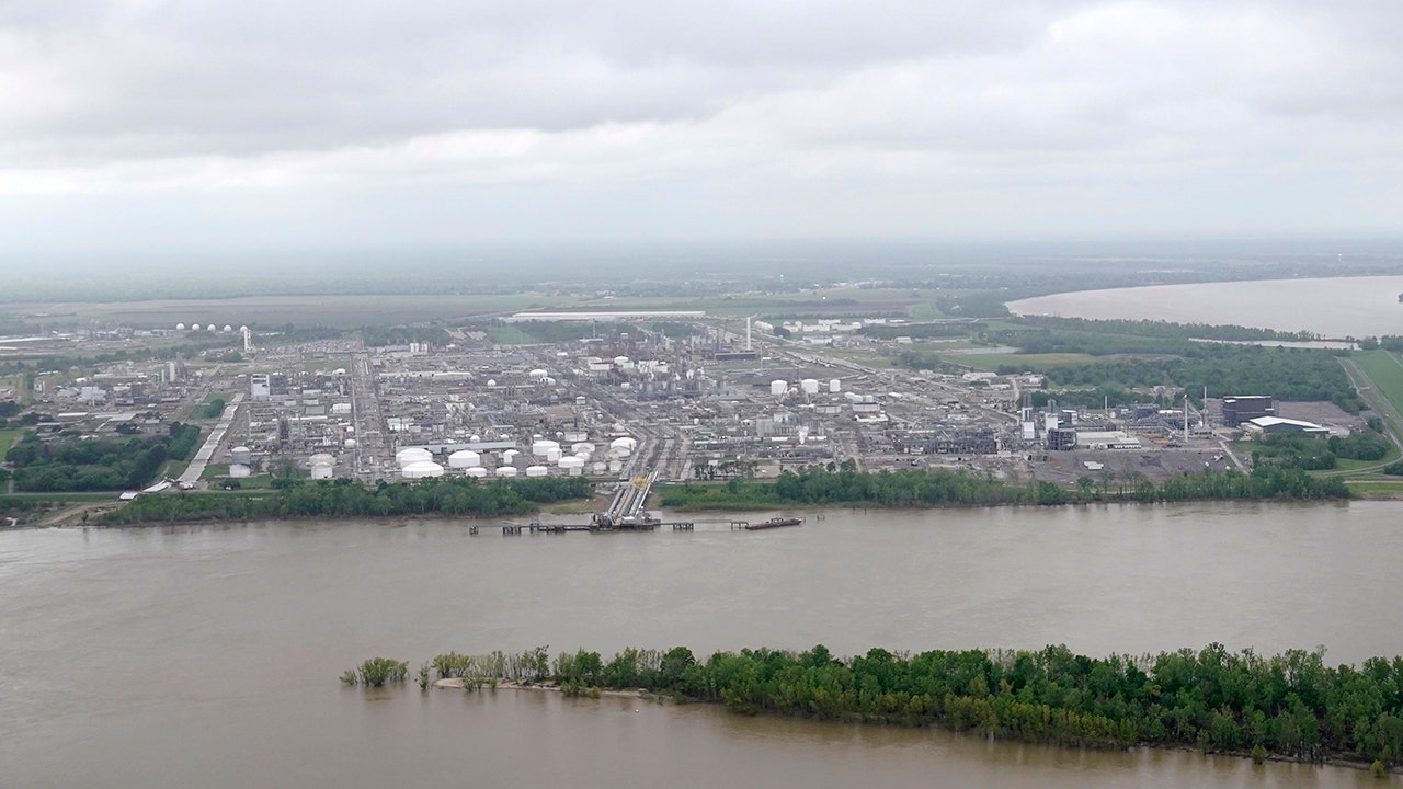 Louisiana: Shelter-in-place order lifted for Iberville residents after Dow Chemical plant fire, chlorine spill