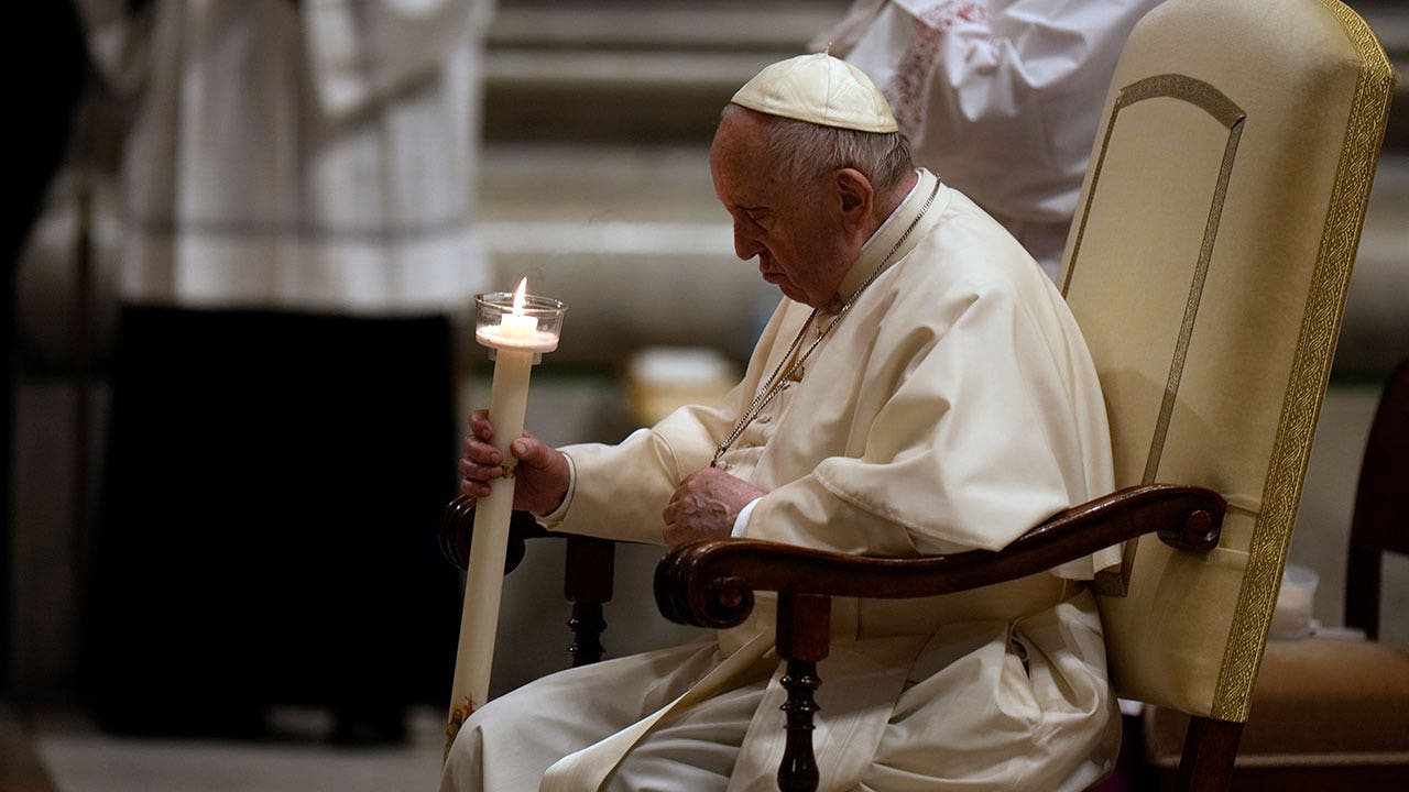 Pope leads crowds in 1st outdoor Easter Mass since pandemic