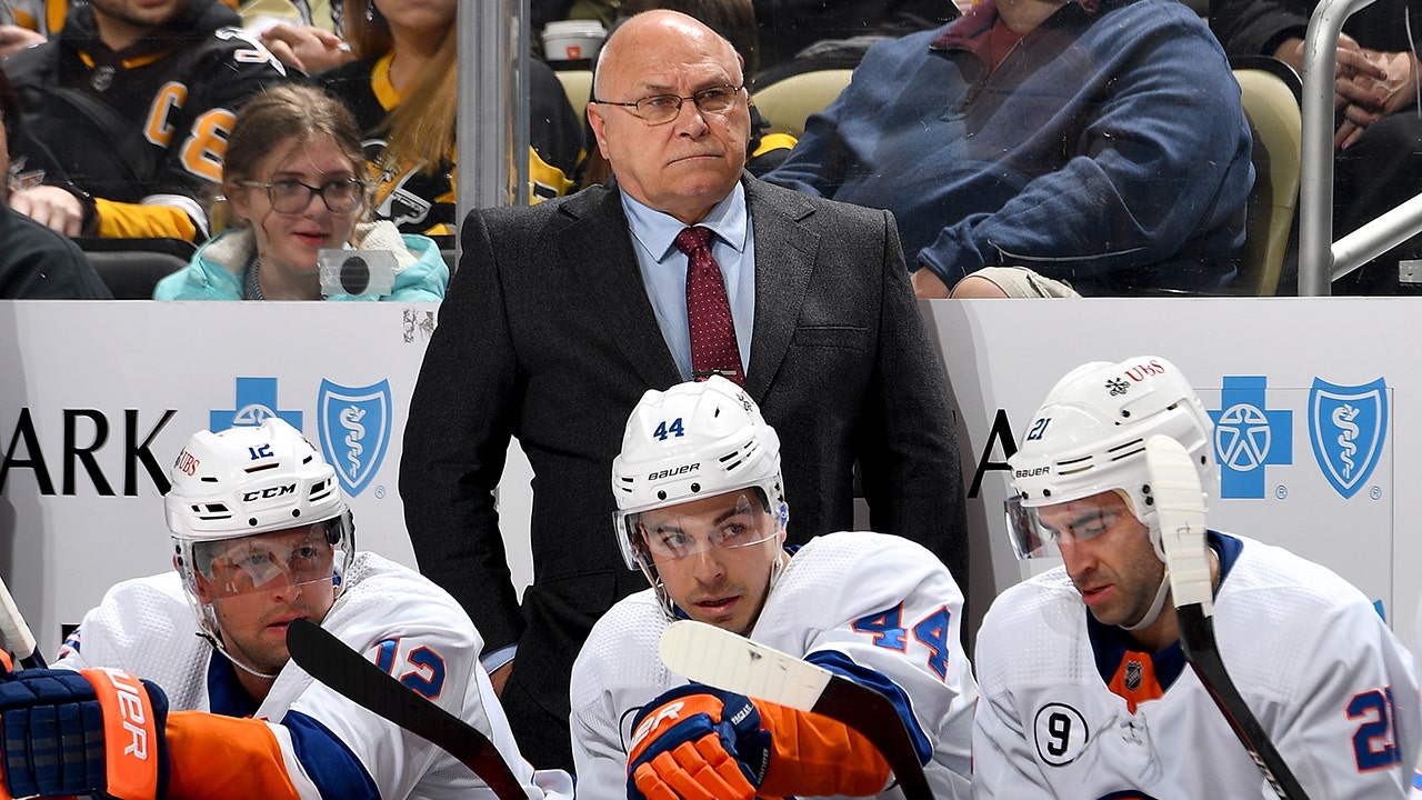 Islanders fire Barry Trotz after missing playoffs