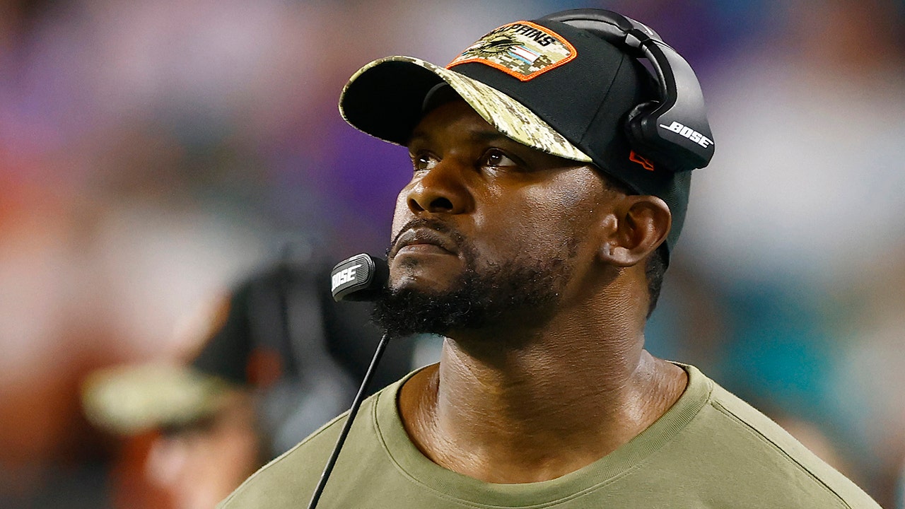 Jadwal NFL 2022: Brian Flores kembali bermain lumba-lumba di Miami