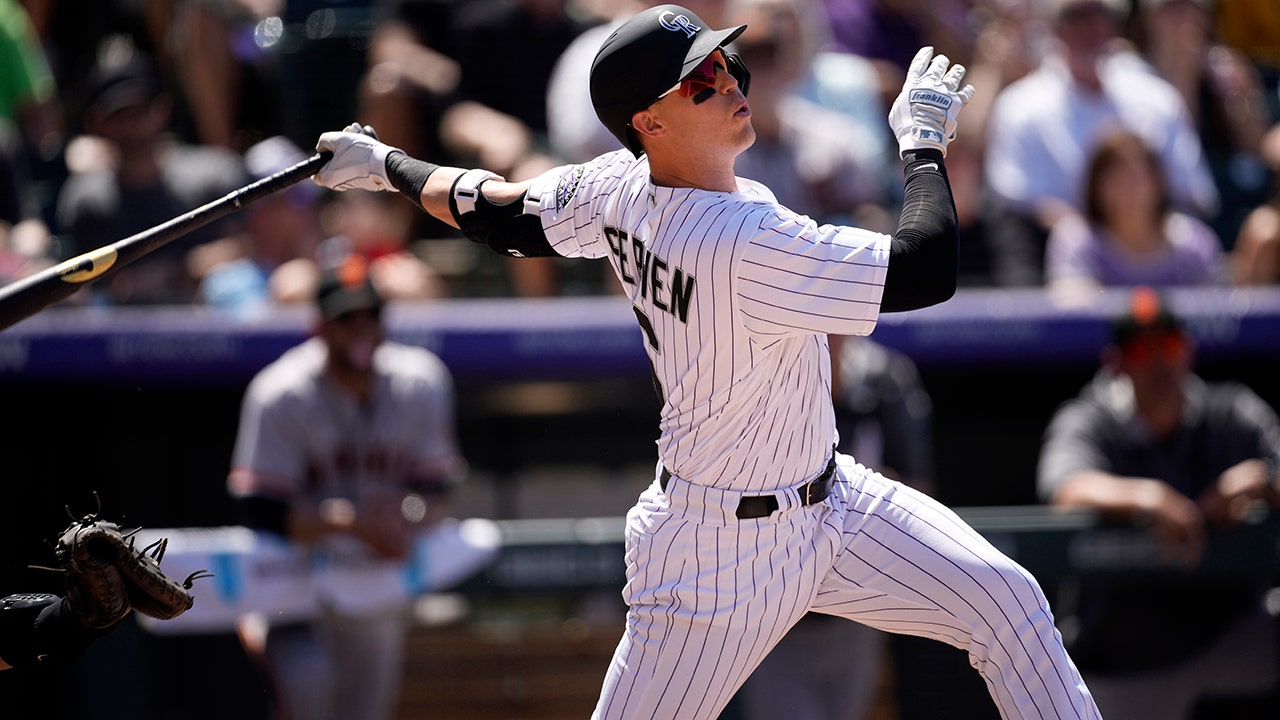 Rockies catcher gets revenge on umpires everywhere with mask throw