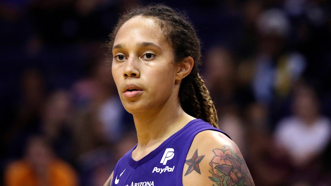 L’épouse de Brittney Griner demande à Biden d’aider à la libération de la star de la WNBA de sa détention russe