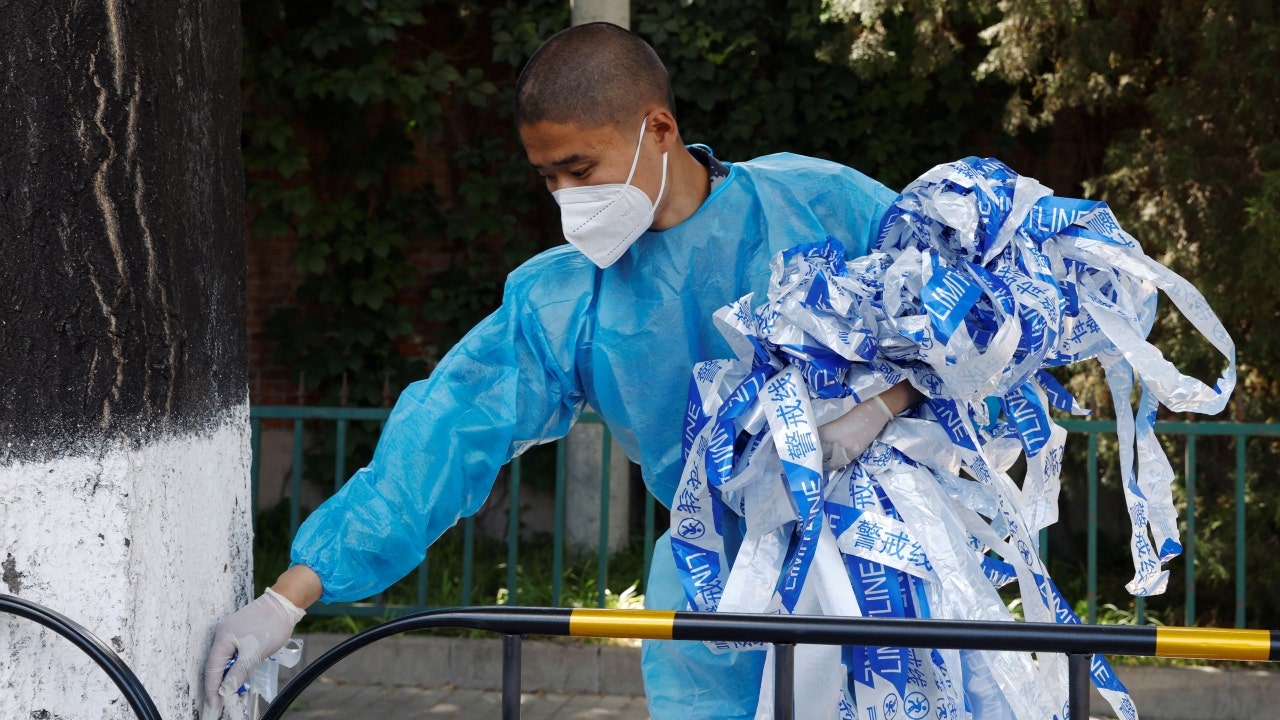 China slashes COVID quarantine time for international travelers